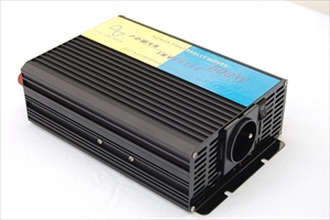 Pure sine wave power inverter 12V/230V  600W